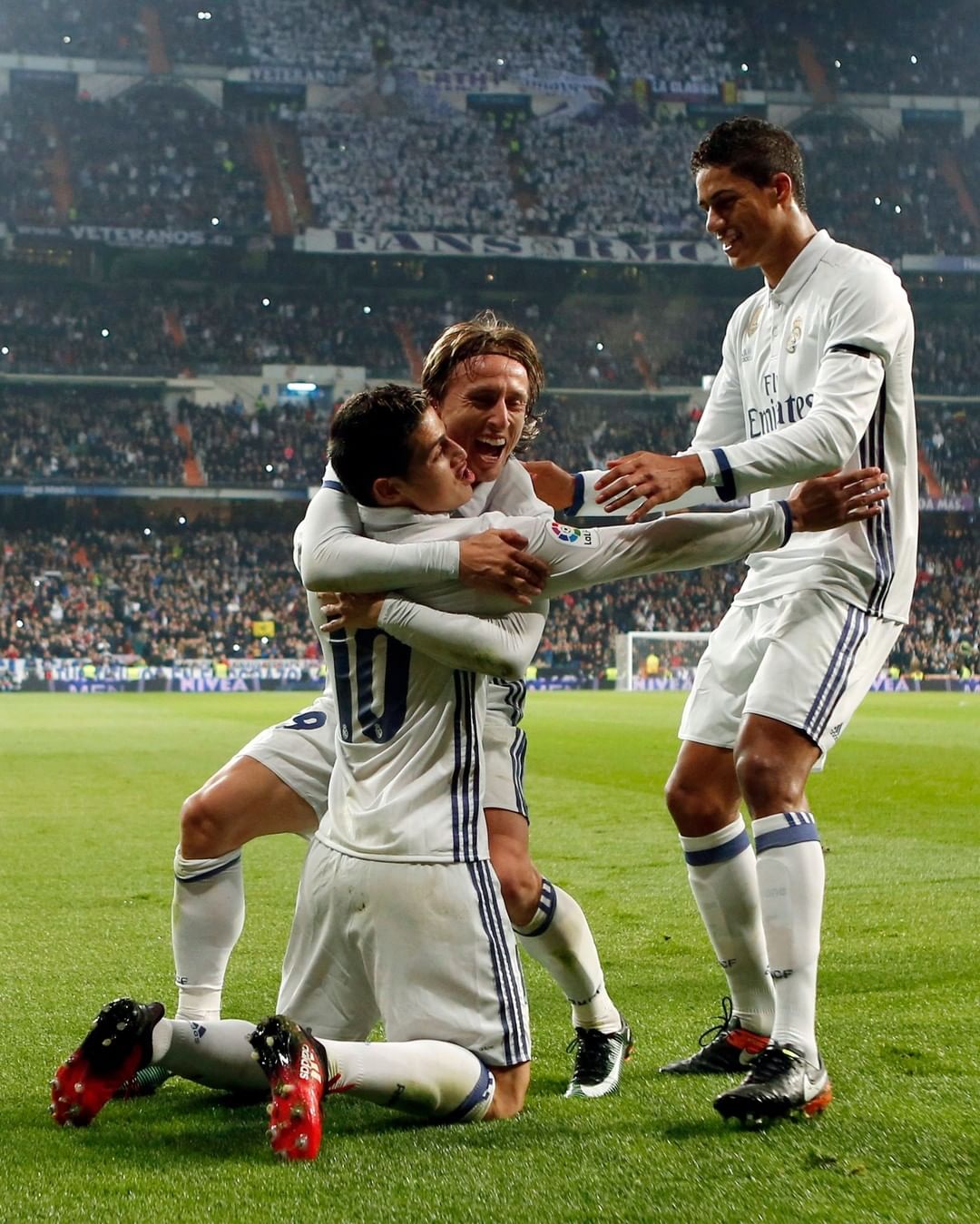 他通过严格 他通过严格