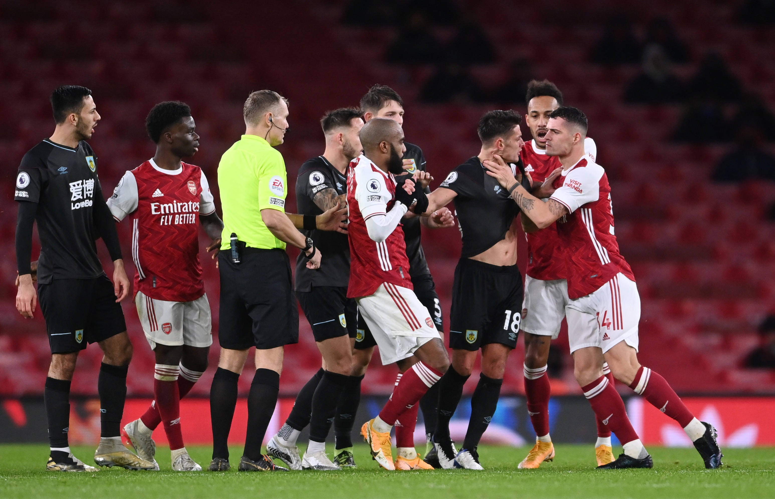 头球破门堪 头球破门堪