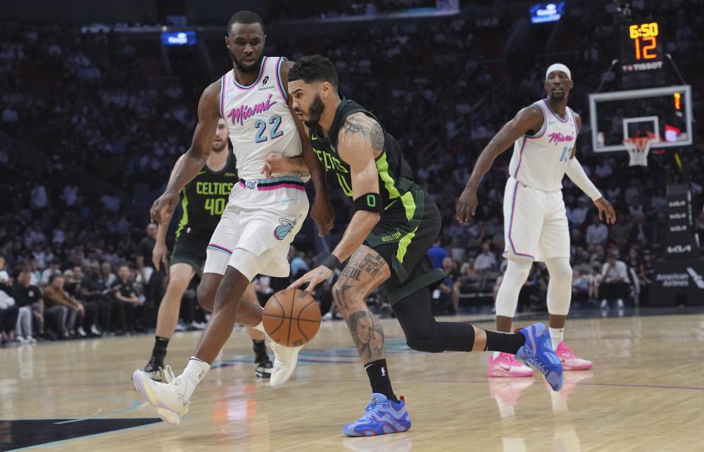 球员承受压 球员承受压