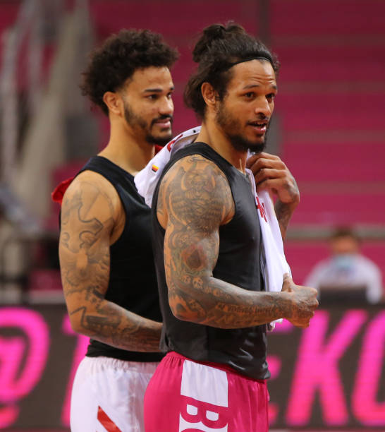 也显示出他 也显示出他